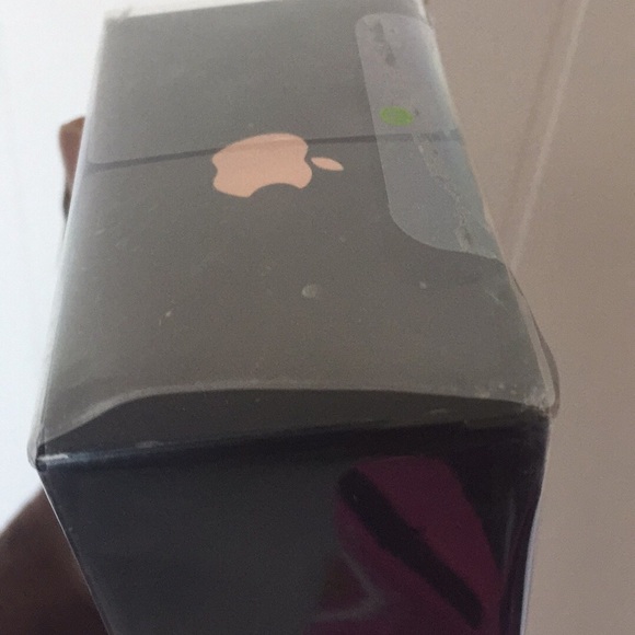 iPhone 11 pro max Gold 512GB - Picture 2 of 8